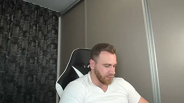 Snapshot of Thori92 chatting on 03.06.25 Thori92 online show from 03.06.25
