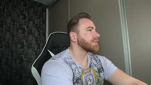 Snapshot of Thori92 chatting on 03.11.25 Thori92 online show from 03.11.25