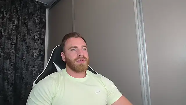 Snapshot of Thori92 chatting on 09.08.25 Thori92 online show from 09.08.25