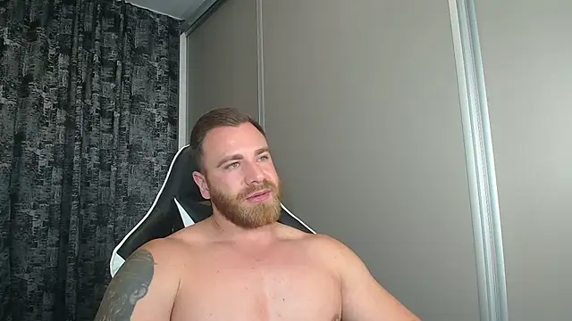 Snapshot of Thori92 chatting on 09.10.25 Thori92 online show from 09.10.25