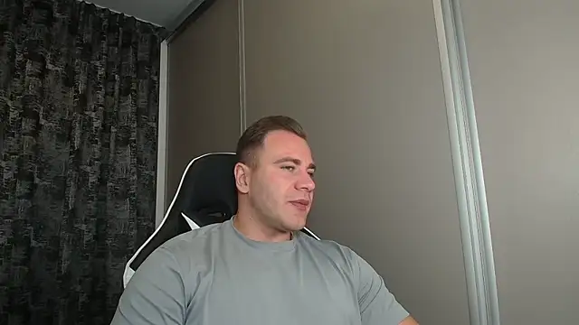 Snapshot of Thori92 chatting on 09.20.25 Thori92 online show from 09.20.25