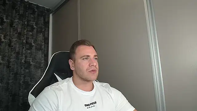 Snapshot of Thori92 chatting on 09.22.25 Thori92 online show from 09.22.25