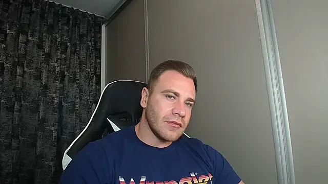 Snapshot of Thori92 chatting on 09.24.25 Thori92 online show from 09.24.25