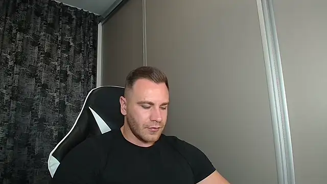 Snapshot of Thori92 chatting on 09.26.25 Thori92 online show from 09.26.25
