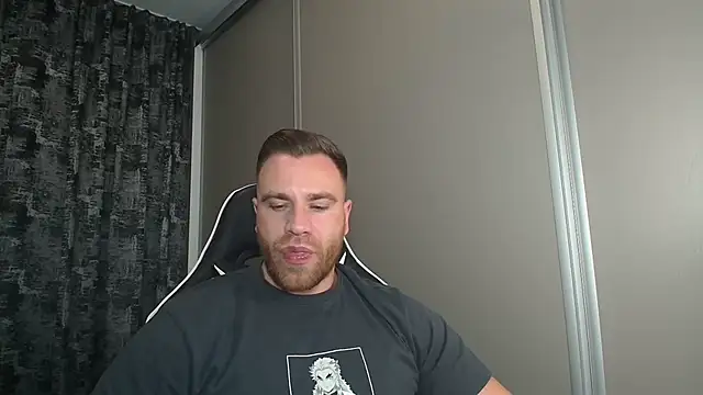 Snapshot of Thori92 chatting on 10.22.25 Thori92 online show from 10.22.25