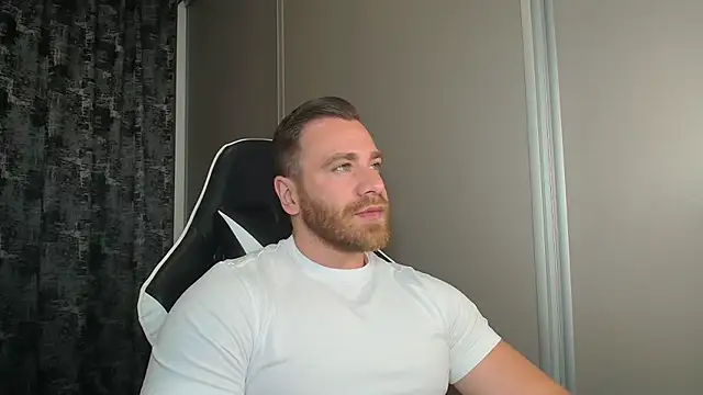 Snapshot of Thori92 chatting on 06.14.26 Thori92 online show from 06.14.26