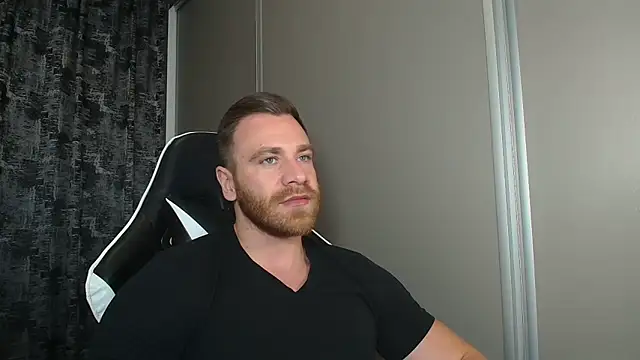 Snapshot of Thori92 chatting on 06.15.26 Thori92 online show from 06.15.26