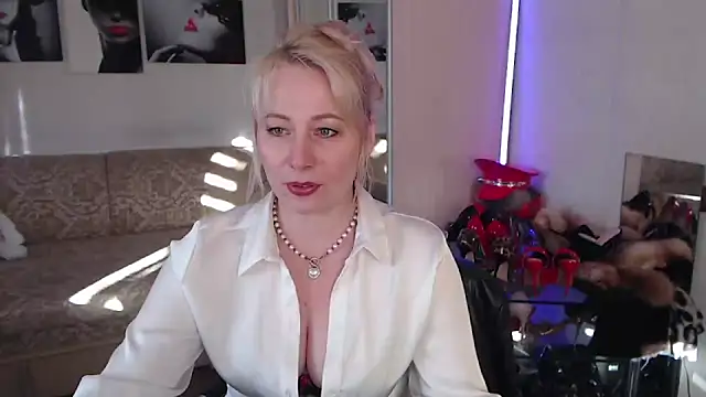 Snapshot of MistressMilfa chatting on 02.28.26 MistressMilfa online show from 02.28.26