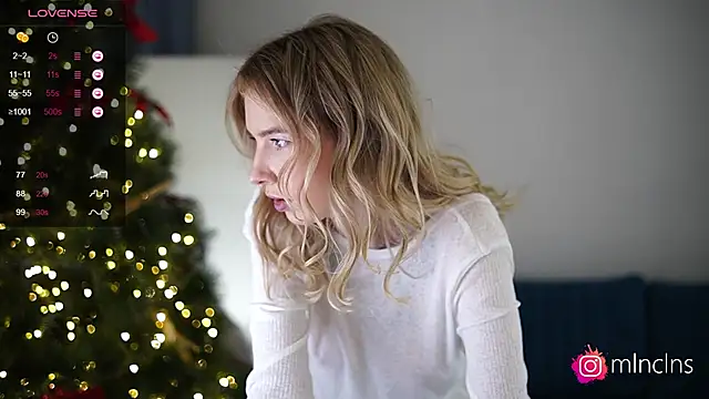 Snapshot of melanielwithu chatting on 01.04.25 melanielwithu online show from 01.04.25