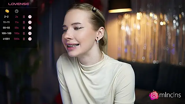 Snapshot of melanielwithu chatting on 03.03.25 melanielwithu online show from 03.03.25