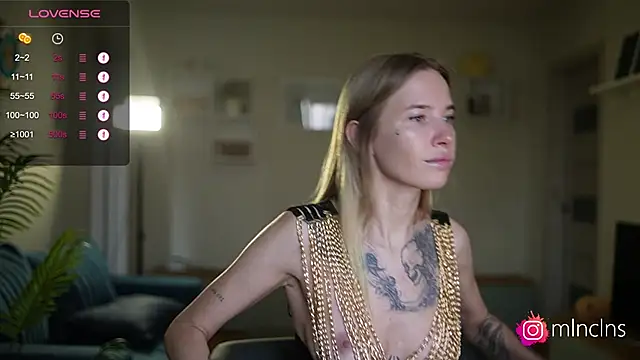 Snapshot of melanielwithu chatting on 09.10.25 melanielwithu online show from 09.10.25