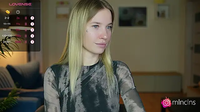 Snapshot of melanielwithu chatting on 10.19.25 melanielwithu online show from 10.19.25