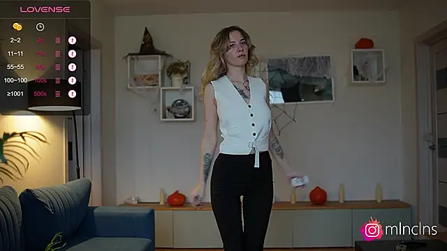 Snapshot of melanielwithu chatting on 10.23.25 melanielwithu online show from 10.23.25