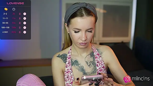 Snapshot of melanielwithu chatting on 11.07.25 melanielwithu online show from 11.07.25