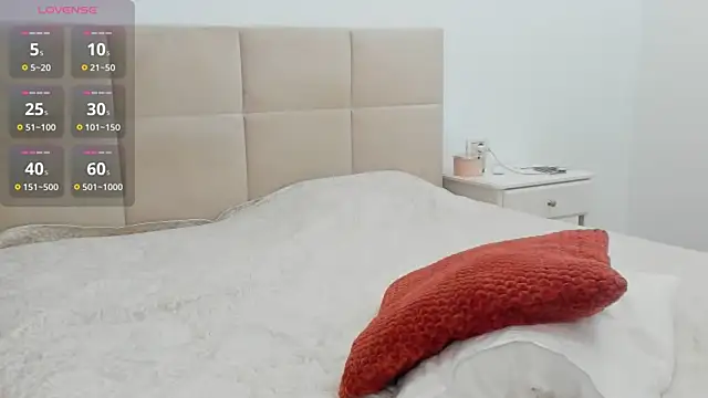 Snapshot of Sunshine_Eva chatting on 10.26.25 Sunshine Eva online show from 10.26.25