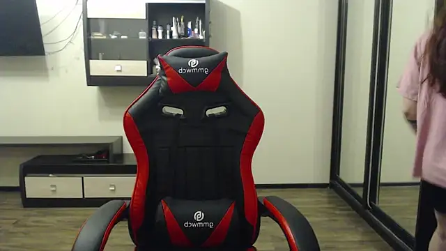 Laralianna online show from 02.22.25