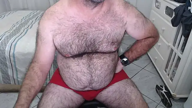 Snapshot of MysterBearMG chatting on 04.15.26 MysterBearMG online show from 04.15.26