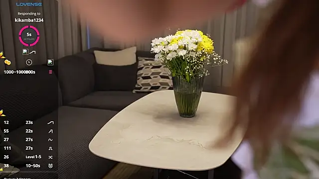 Snapshot of Vassiilisa chatting on 09.25.25 Vassiilisa online show from 09.25.25