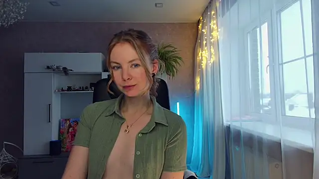 Cuddle Cat online show from 12.19.24