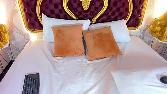 Dulce 26  online show from 10.14.25