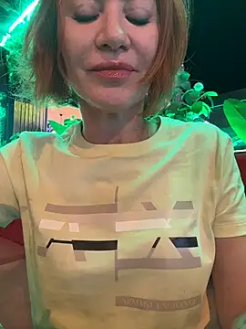 Jullia Moor online show from 06.01.26