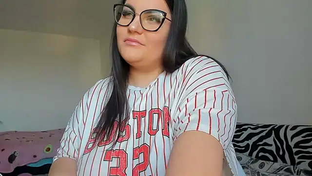 Snapshot of DaisiyWalker chatting on 02.21.25 DaisiyWalker online show from 02.21.25