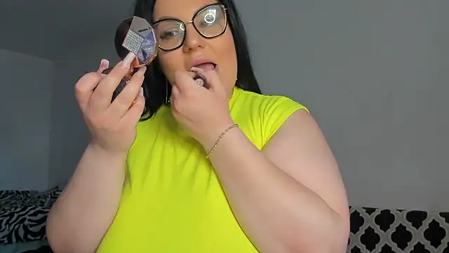 Snapshot of DaisiyWalker chatting on 03.10.25 DaisiyWalker online show from 03.10.25