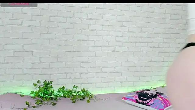 LinaKenny online show from 12.04.25