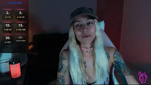 Snapshot of Saucy_Jenn chatting on 12.07.24 Saucy Jenn online show from 12.07.24