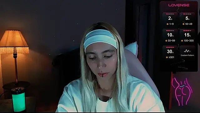 Snapshot of Saucy_Jenn chatting on 12.27.24 Saucy Jenn online show from 12.27.24