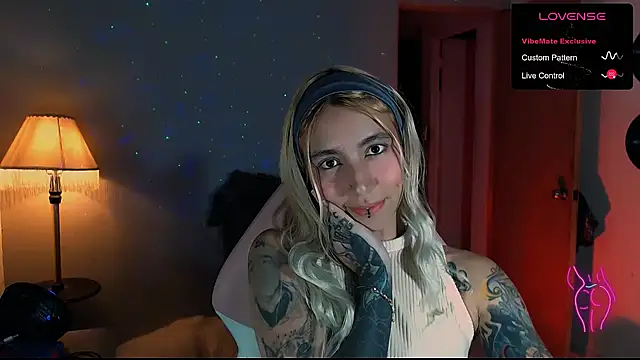 Snapshot of Saucy_Jenn chatting on 12.29.24 Saucy Jenn online show from 12.29.24