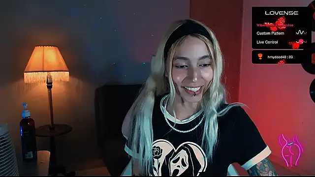 Snapshot of Saucy_Jenn chatting on 01.10.25 Saucy Jenn online show from 01.10.25