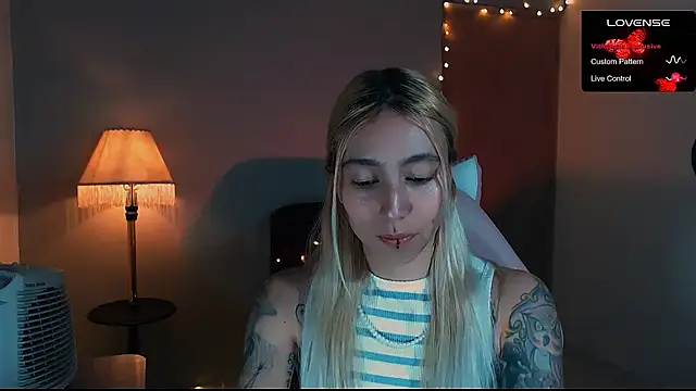 Snapshot of Saucy_Jenn chatting on 01.17.25 Saucy Jenn online show from 01.17.25