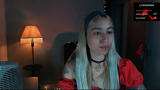 Snapshot of Saucy_Jenn chatting on 01.19.25 Saucy Jenn online show from 01.19.25