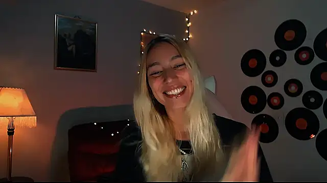 Snapshot of Saucy_Jenn chatting on 02.23.25 Saucy Jenn online show from 02.23.25