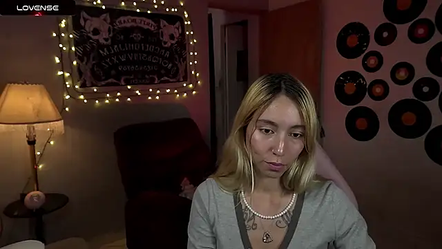 Snapshot of Saucy_Jenn chatting on 03.16.25 Saucy Jenn online show from 03.16.25