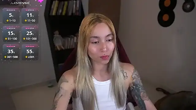 Snapshot of Saucy_Jenn chatting on 09.13.25 Saucy Jenn online show from 09.13.25