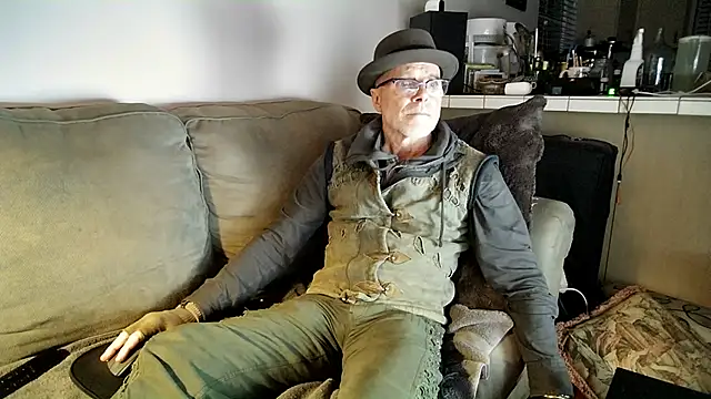 Snapshot of MoonDancer chatting on 02.03.25 MoonDancer online show from 02.03.25