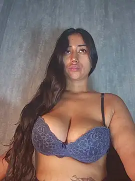 Snapshot of Valentinne_z chatting on 11.12.25 Valentinne z online show from 11.12.25