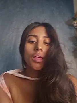 Snapshot of Valentinne_z chatting on 11.18.25 Valentinne z online show from 11.18.25