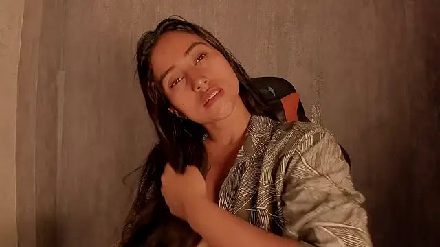 Snapshot of Valentinne_z chatting on 11.23.25 Valentinne z online show from 11.23.25