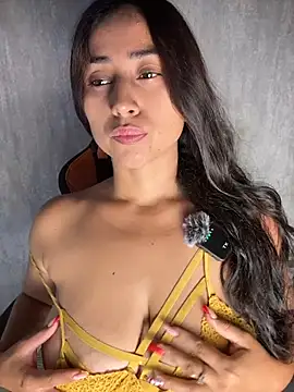 Snapshot of Valentinne_z chatting on 11.29.25 Valentinne z online show from 11.29.25