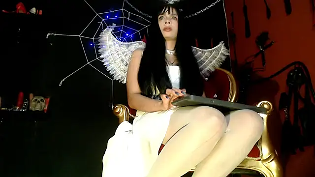 Snapshot of amy-mistress chatting on 10.27.25 amy-mistress online show from 10.27.25