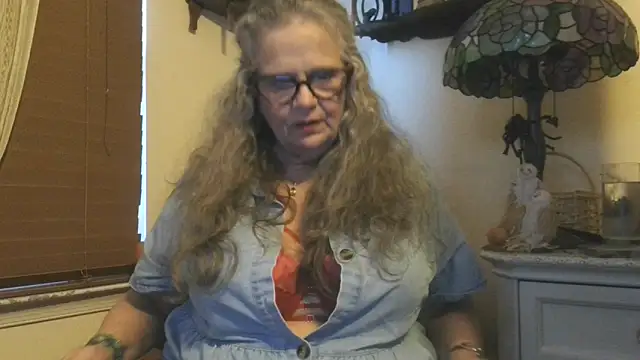 DestineeLoverGirl online show from 10.24.25