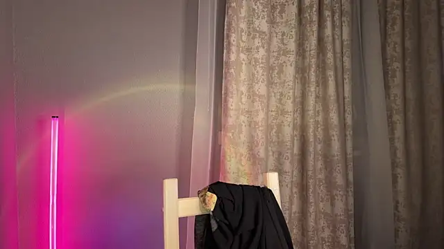 Chanel Gill online show from 01.12.25