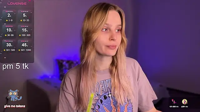 Chanel Gill online show from 02.06.25