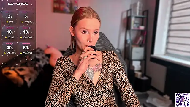 Chanel Gill online show from 11.05.25