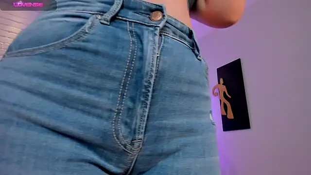 Snapshot of JennaOlsonX chatting on 01.26.25 JennaOlsonX online show from 01.26.25