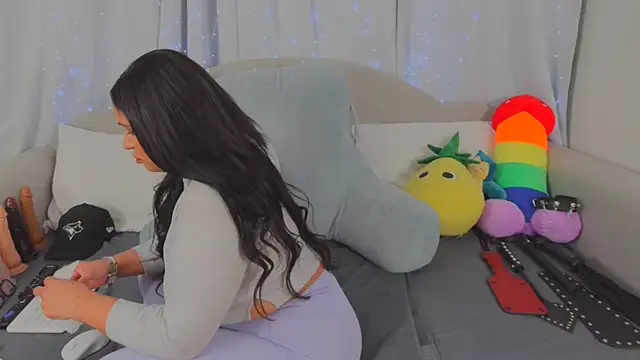 MeghanXO online show from 04.11.26