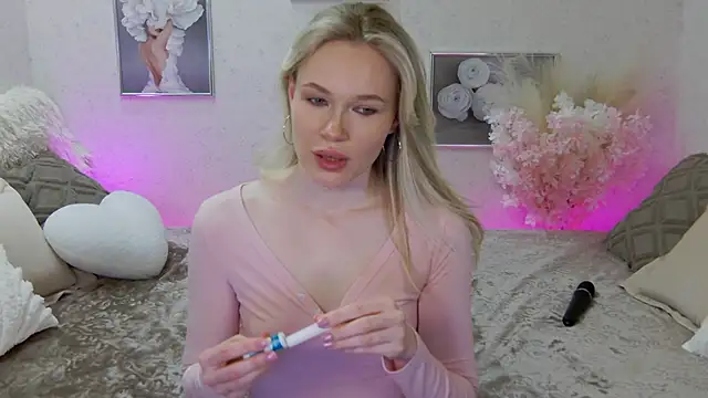 Veronika Mitchel online show from 03.18.25